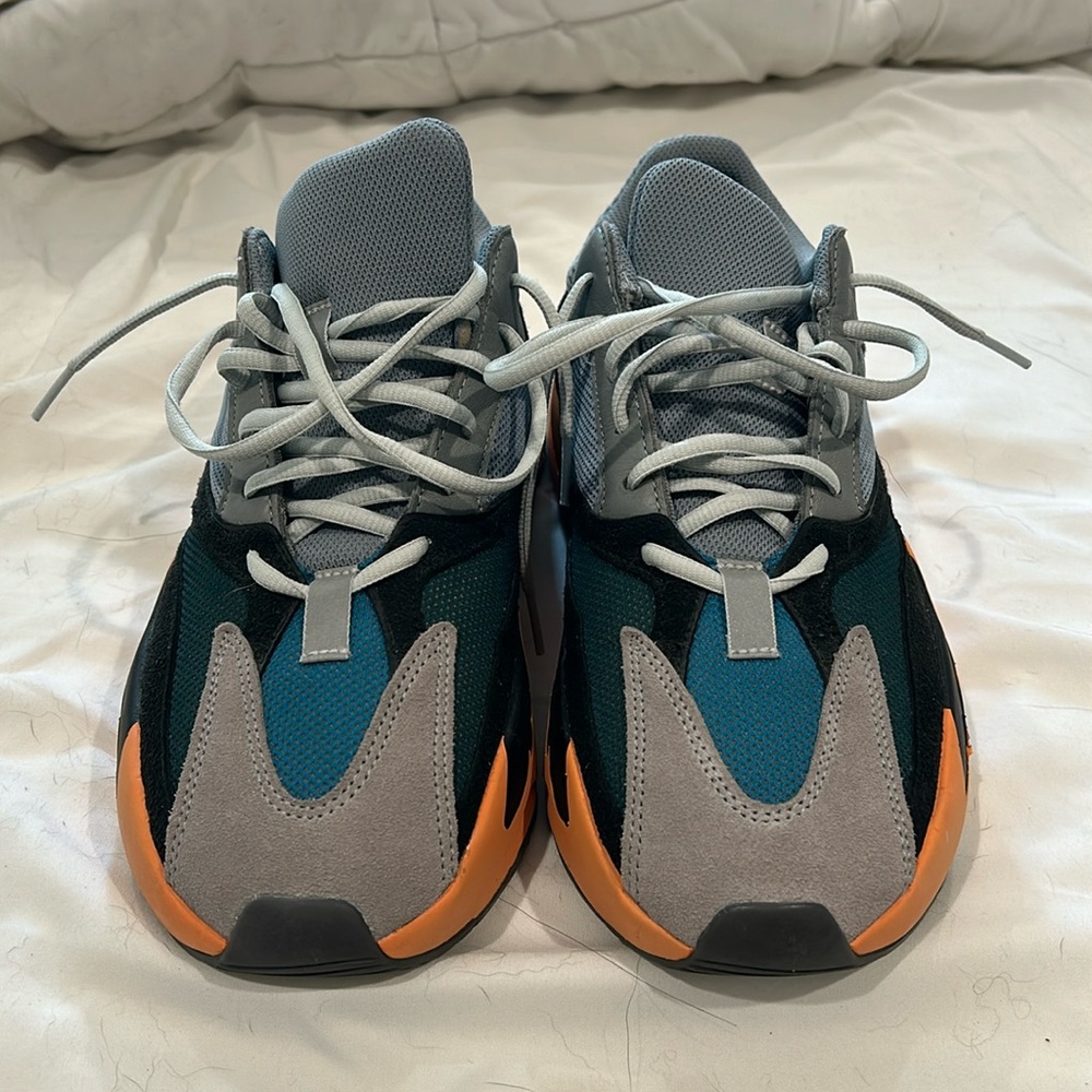 Yeezy 700 authentic
